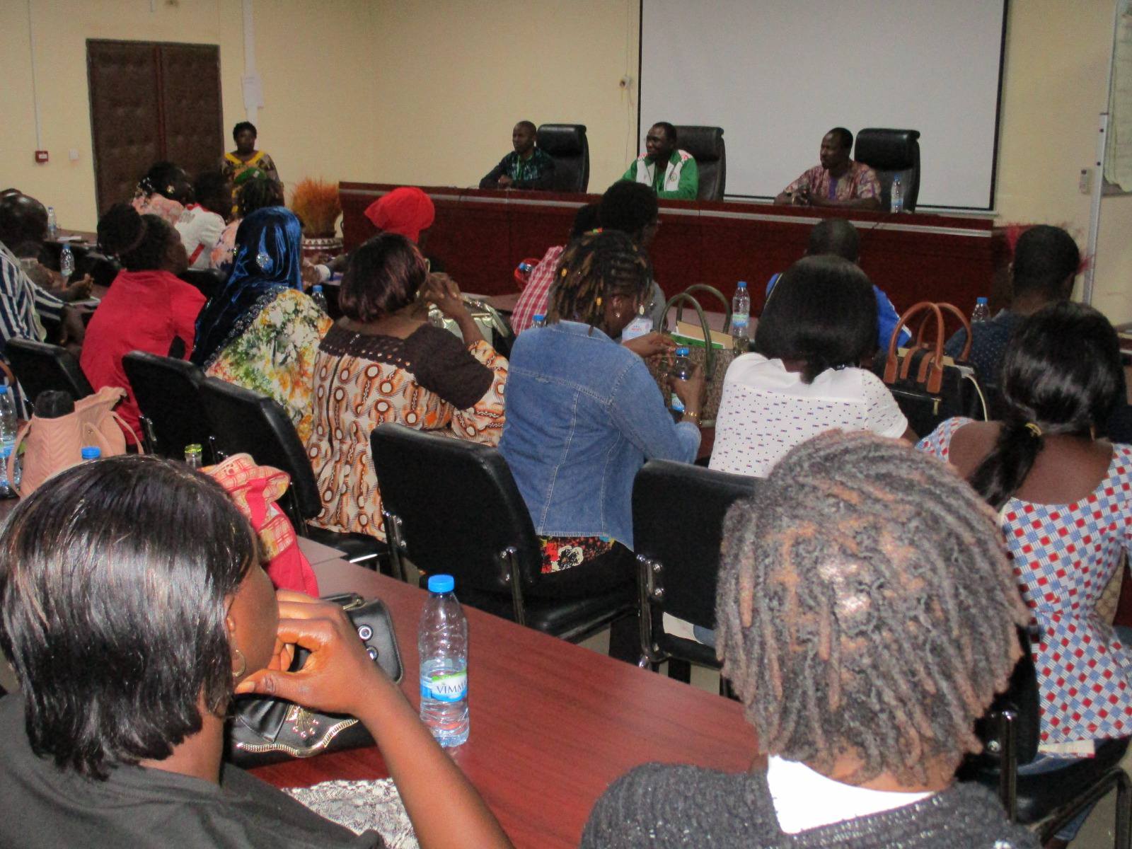 le Directeur Général, Oula Damien OUATTARA encourage les nouveaux entrepreneurs avicoles