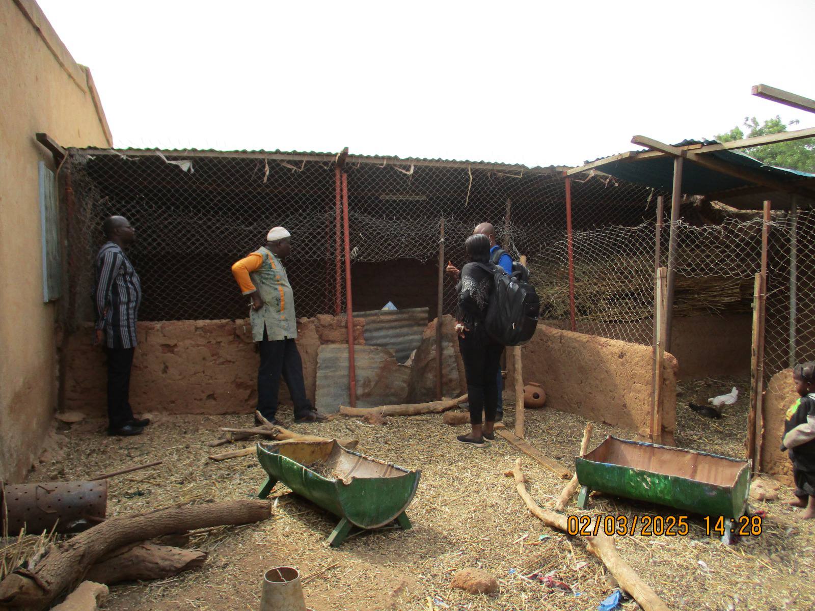 Une équipe de DKF dans un site d'élevage à Ouahigouya