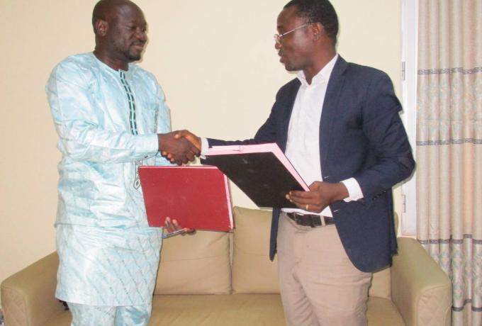 Le Directeur Général du fonds DKF, Oula Dama OUATTARA (droite) et Me Yacouba DEMBELE (gauche) expriment leurs satisfactions